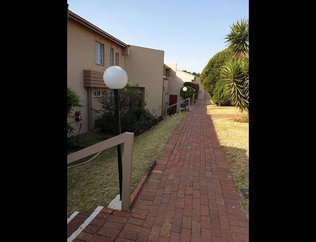 3 BEDROOM TOWNHOUSE FOR SALE IN BEDFORD PARK